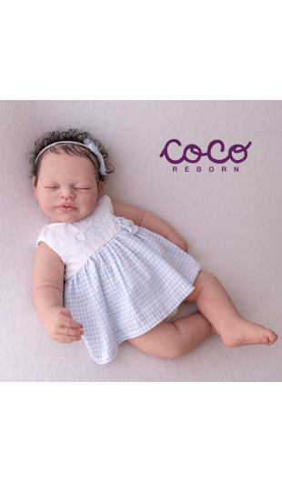 Numa pelo marron oscuro rizado  piel clara