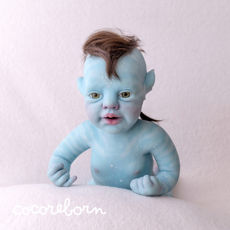 Luna Blue niña, pelo chocolate, ojos verdes